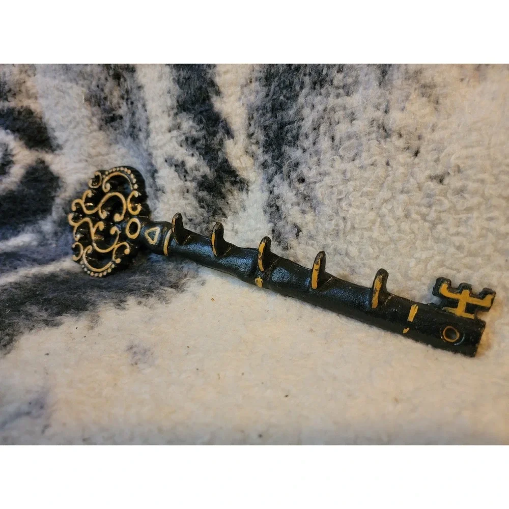 Cast Iron Skeleton Key Wall Hook Rack Vintage Style Black & Gold 5‎ Hooks